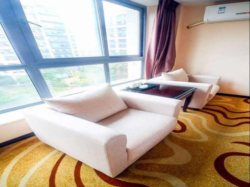 Chengdu Airport Ruijia Hotel Exterior photo