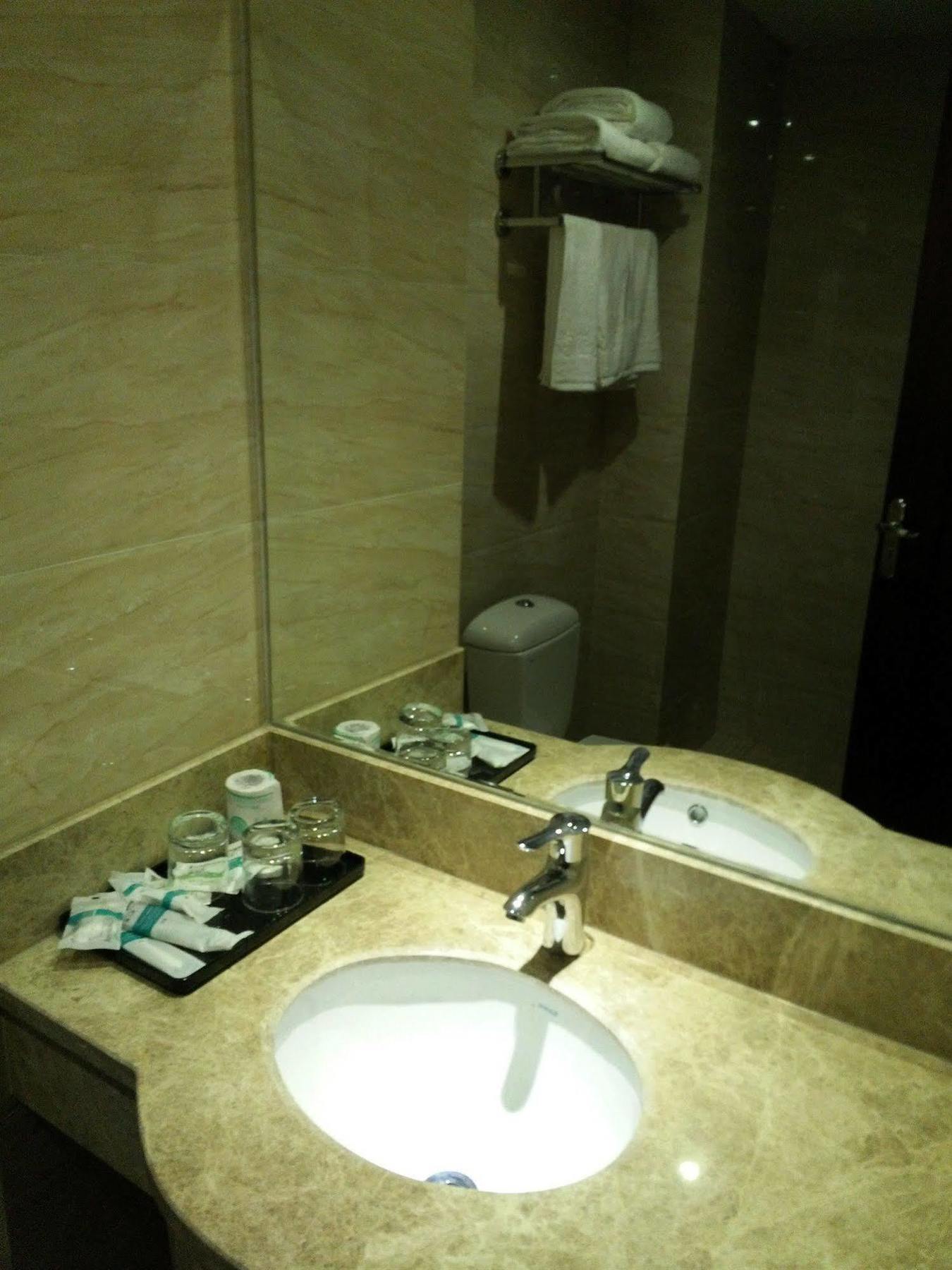 Chengdu Airport Ruijia Hotel Exterior photo